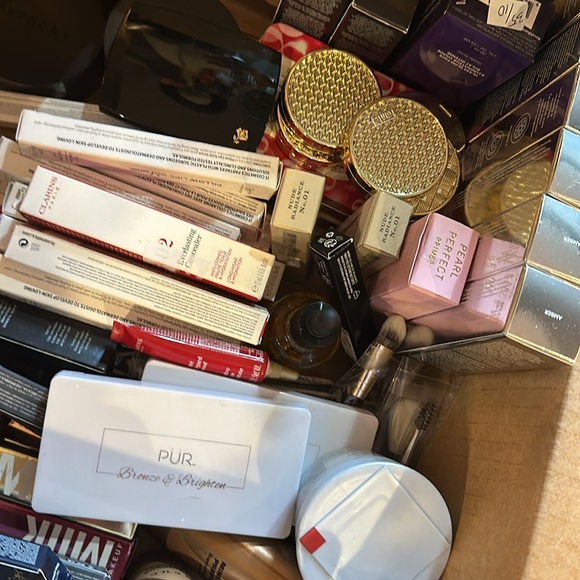 Makeup Mystery Box! - Picture 3 of 8